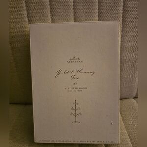 2006 Hallmark QP1143 "Yuletide Harmony Display Tree"